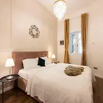 Apartment Exclusive Downtown Quentin By Prestige Homes