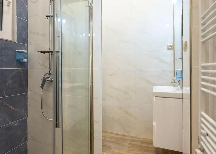 Exclusive Downtown Quentin By Prestige Homes Apartment *