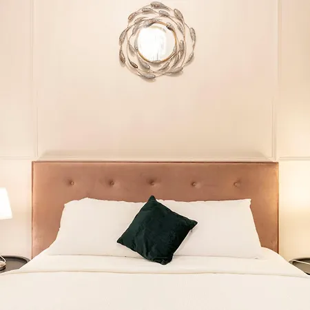 Exclusive Downtown Quentin By Prestige Homes * Budapeszt