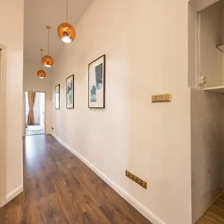 Exclusive Downtown Quentin By Prestige Homes Apartamento