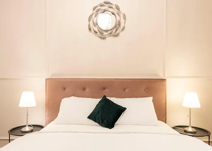 Exclusive Downtown Quentin By Prestige Homes * Budapešť